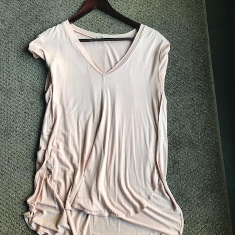 Blush short sleeved high low T-shirt from Bordeaux